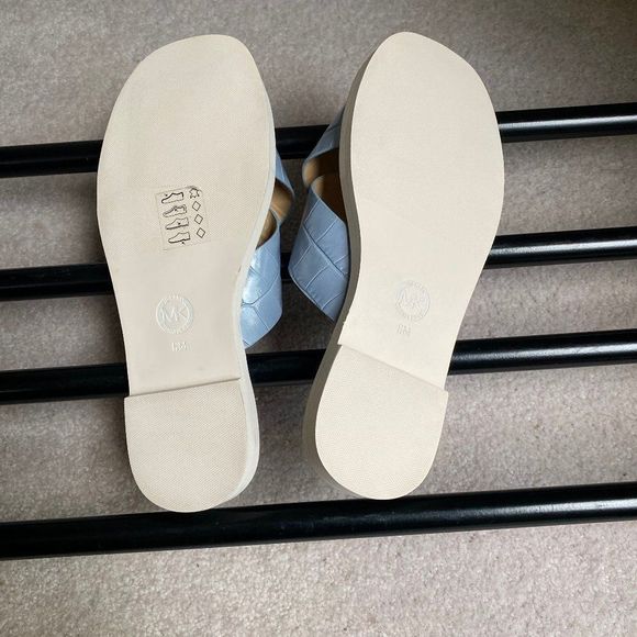 MICHAEL KORS Women Glenda Leather Slide Sandals - NEW NWOB - Picture 8 of 8